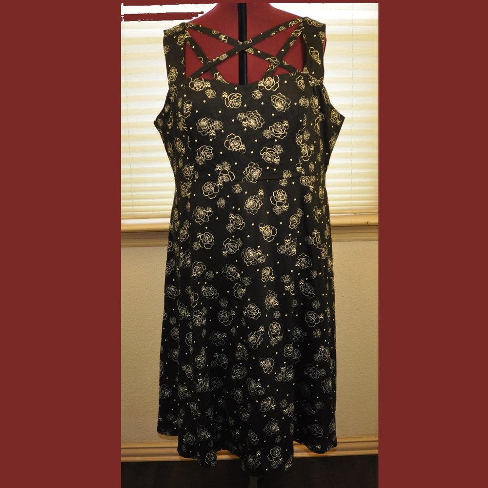 Torrid (22) Rose Skull Lattice Front Swing Dress